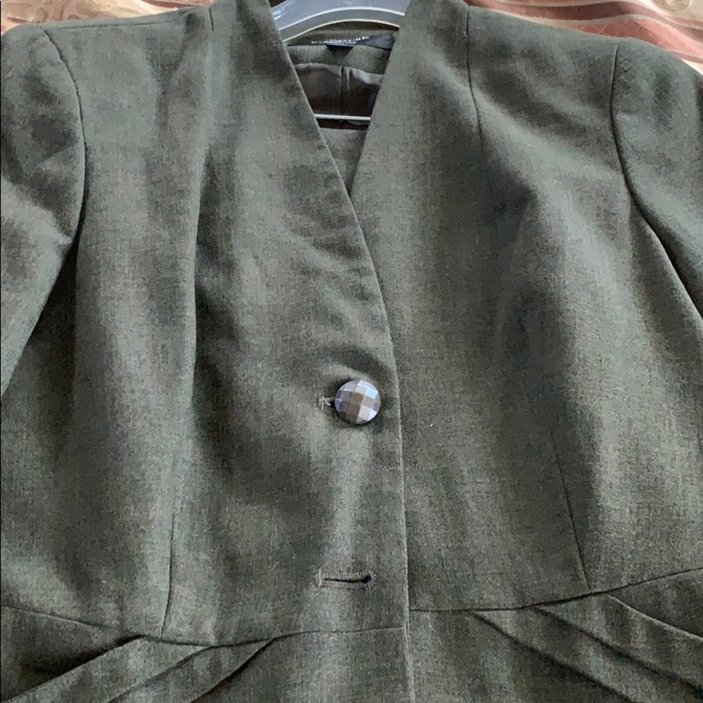 Skirt suit